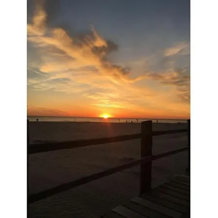 Friesenstuv Modern Retreat *